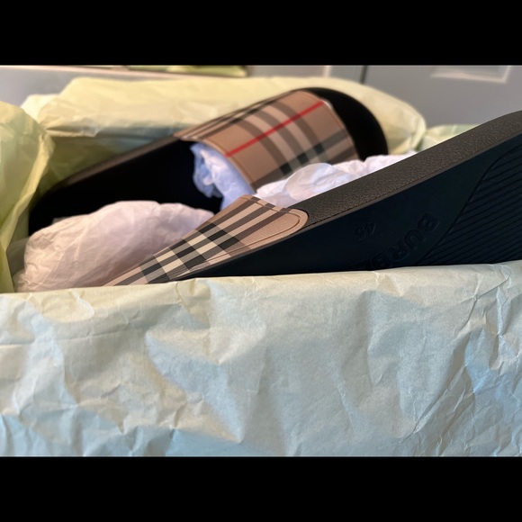 Mens Burberry slides size 45 - Picture 8 of 8